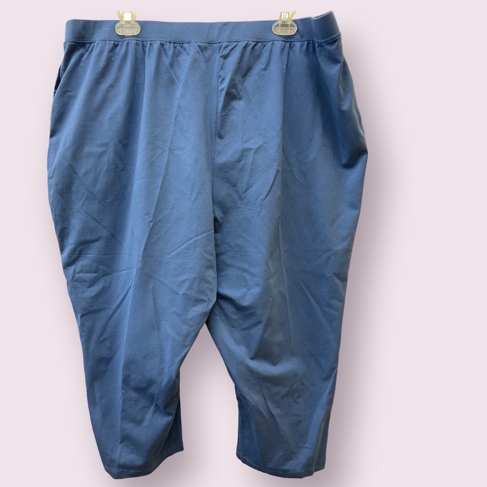 Catherine’s blue capri pants with elastic waist. Size 2XWP - Picture 2 of 3